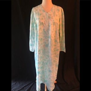 EUC Miss Elaine Woman’s Night Gown Sleepwear Sz S